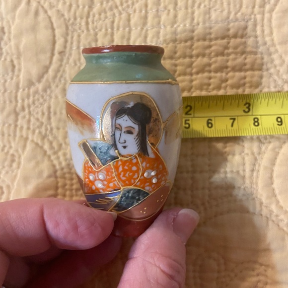 (2) Mini Vases HAND PAINTED JAPANESE Portrait Vase,  K.I. Japan Bees And Comb - Picture 13 of 14
